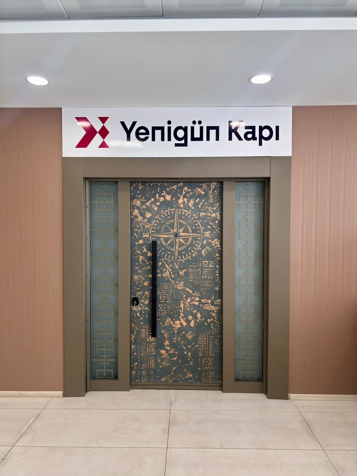 Bina giriş kapısı